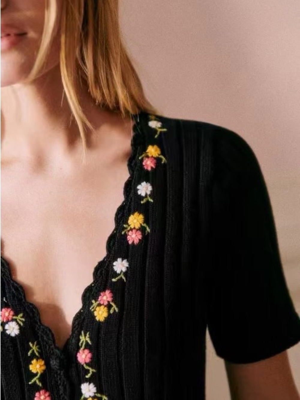 SEZANE Black Floral Embroidered Short Sleeve Ribbed Knit Iliana Cardigan, S M L - Picture 3 of 9